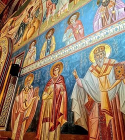 фрескопис светих ратника у византијском плавом колориту