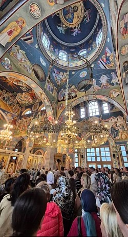 фрескопис светих немањића на западном зиду цркве