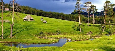 Мир и тишина планинских висоравни – аутентични пејзажи златиборског краја близу а далеко од буке и гужве туристичког центра